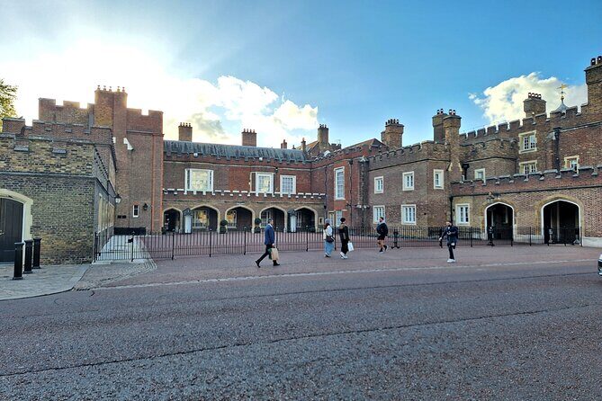 2 Hour Walking Tour from Buckingham Palace to Big Ben - Authenticity and Review Insights