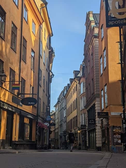 2-Hour Walking Tour in Stockholm - Key Points
