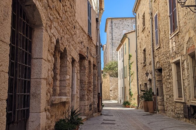 2 Hour Walking Tour in the Old Town of Antibes - Guide and Experience