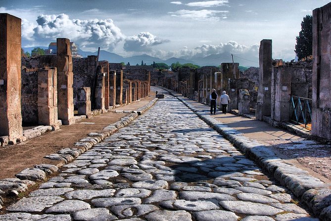 2 Hours Pompeii Tour With Local Historian - Ticket Included - Tour Overview
