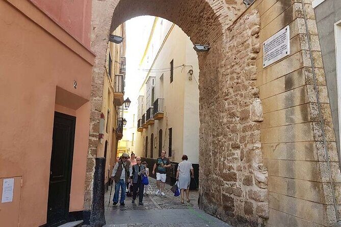 2 Hours Tour around Cádiz: History, anecdotes and curiosities - The Merchant’s Quarter and Casa-Palacio Moreno de Mora