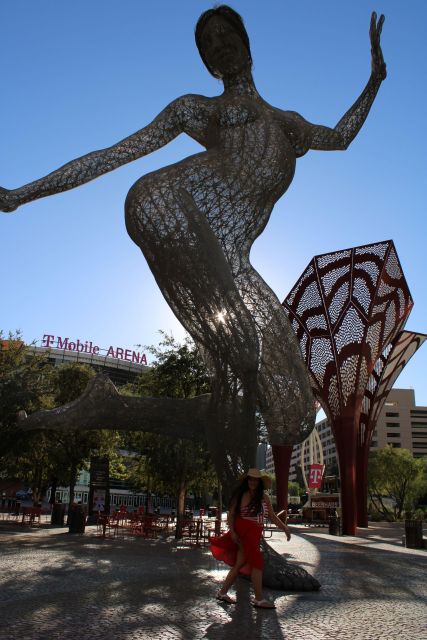 2-Hr Strip Walking Tour With Photos, Champagne & Souvenirs - The Cosmopolitan of Las Vegas