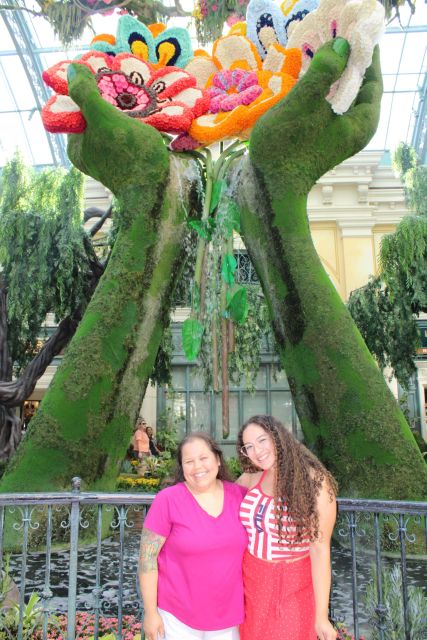 2-Hr Strip Walking Tour With Photos, Champagne & Souvenirs - New York-New York Hotel