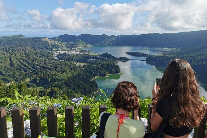 2 x Day Tour pack with lunch included (Furnas + Sete Cidades + Fogo + Nordeste) - Key Points