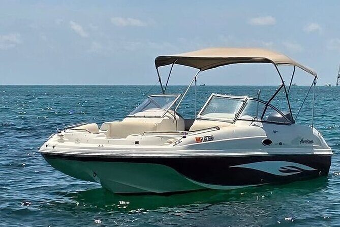 21' Hurricane Sundeck Boat Rental - Why Consider the Hurricane Sundeck in Key West?  