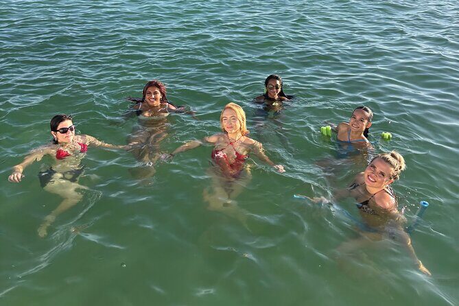 27ft Miami Catamaran for Groups and Parties - The Experience in Detail: What You Can Expect