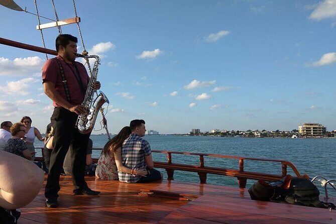 2x1 Romantic Columbus Dinner on the Lagoon aboard Spanish Galleon - The Sum Up