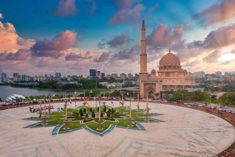 3-Days Genting Highlands+Putrajaya & Kuala Lumpur City Tour - Day Three: Modern Beauty of Putrajaya