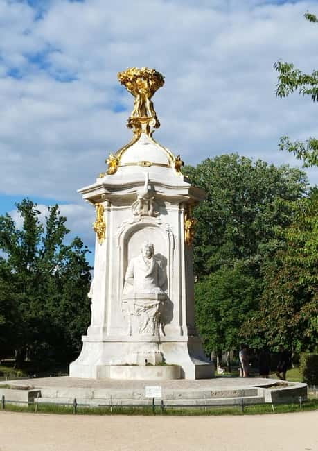 3 Days Private Guide Berlin By Walking and Public Transport - Transportation and Group Size