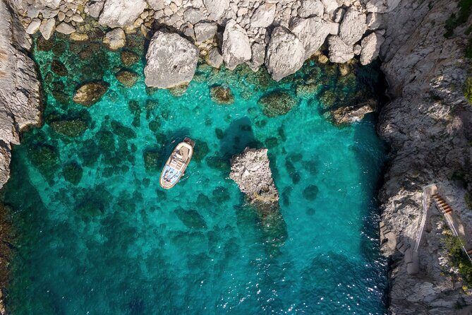 3-hour private boat tour of Capri - A Closer Look at Capri’s 3-Hour Private Boat Tour