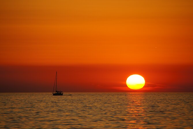 3 Hours Sunset and Dolphin Tour From Medulin With Sandra Boat - Important Information and Directions