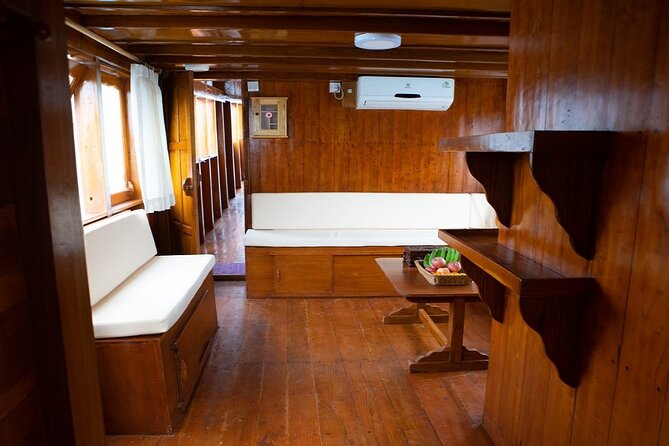 3DAYS Komodo Tour by Private Boat for 4 Pax - Customer Reviews