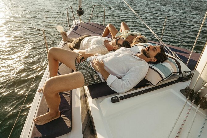 3h30 Private Half Day Luxury Sail-Yacht Cruise - Included Amenities