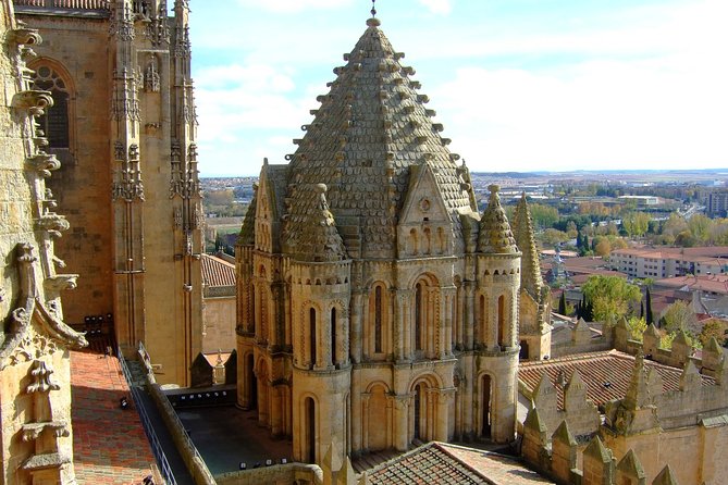 4-Day Northern Spain Guided Tour From Madrid - Transportation and Accommodation