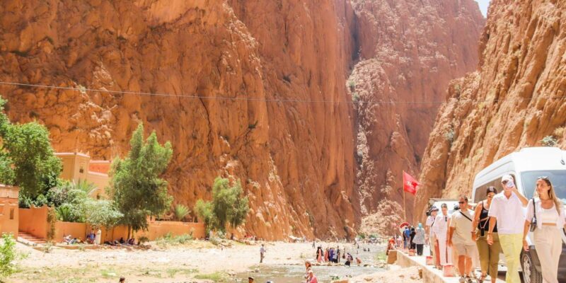 4 Days Desert Marrakech to Merzouga ( 2nights in Ergchebbi) - Packing Recommendations