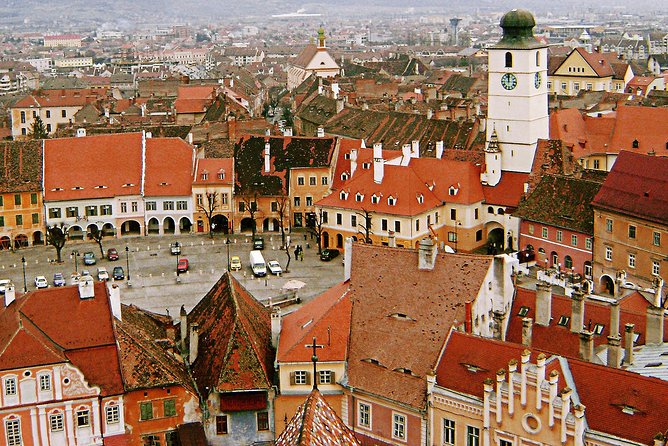 4 Days Transylvania Tour From Budapest to Bucharest - Visiting Draculas Castle