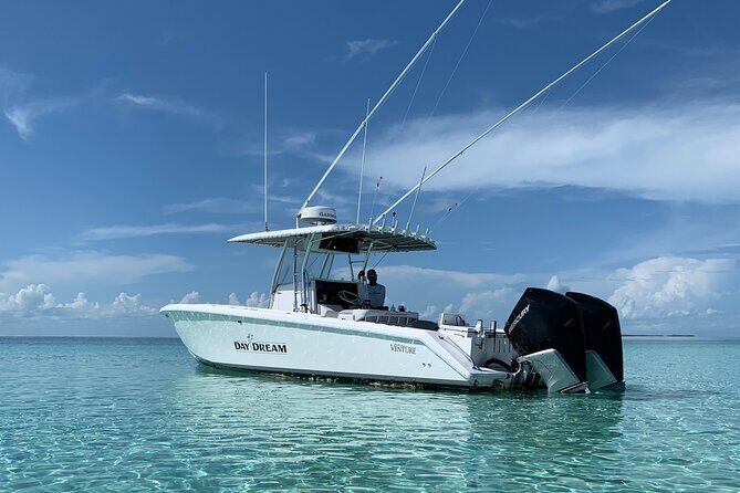 4 hours 34ft Day Dream Private Charter in Nassau - Key Points