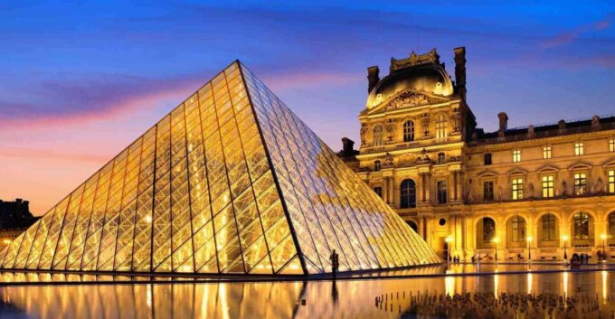 4 Hours Paris Night Tour With Crazy Horse - Frequently Asked Questions