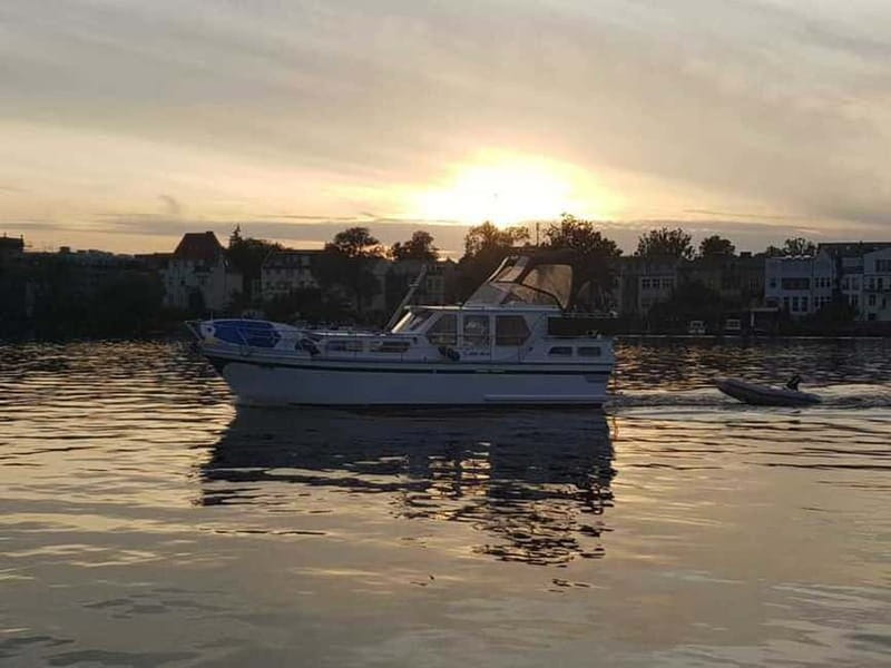4 hours Private Romantic Boat Cruise for 2 - Wine included - Discover the Charm of a Private Romantic Boat Cruise in Potsdam