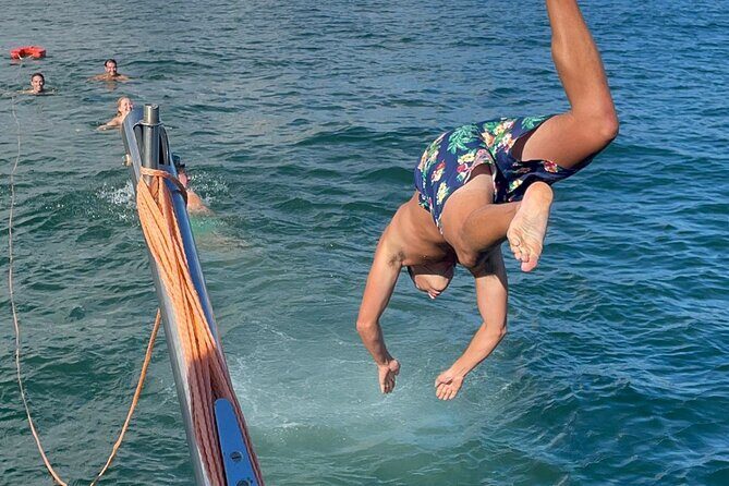 4 Hours Private Tour with Dives in Catamaran in Lisbon - Frequently Asked Questions