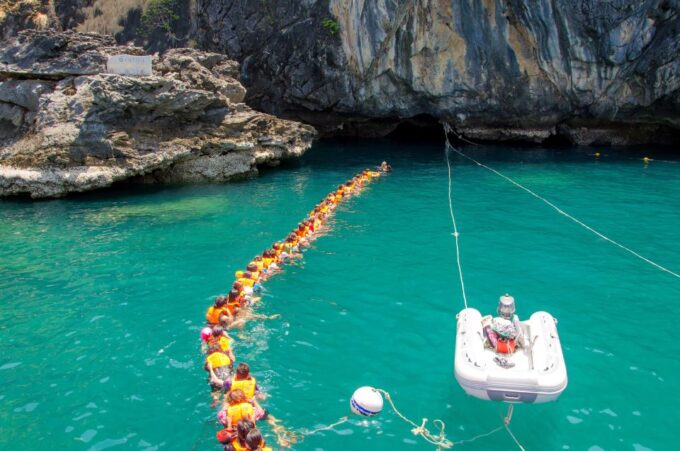4-Island Tour From Koh Lanta to Koh Kradan With Beach Lunch - Savoring the Thai Buffet Lunch on the Beach