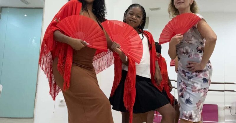 45 minutes flamenco dance class for family in Málaga - An In-Depth Look at the Flamenco Family Dance Class