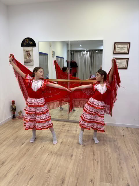 45 minutes flamenco dance class for family in Málaga - Who Should Consider This Class?