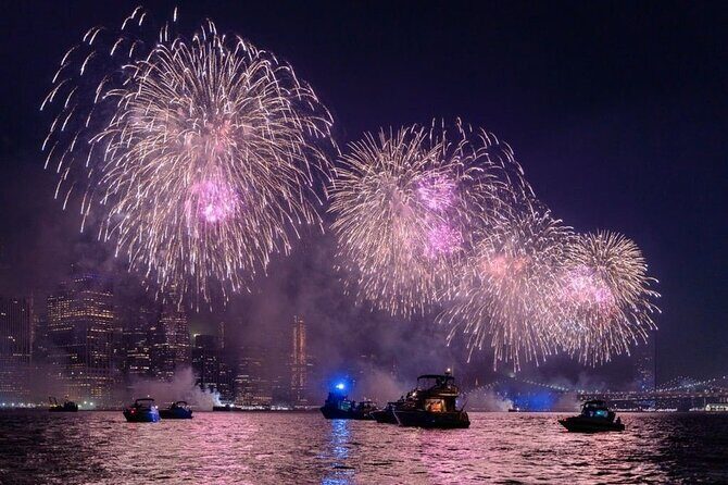 4th of July Fireworks Boat Party - A lively way to celebrate the 4th of July in Miami: the Fireworks Boat Party