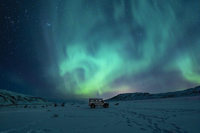 4x4 Minibus Northern Lights with Photo and snacks from Reykjavik - The Experience: What to Expect on the Tour