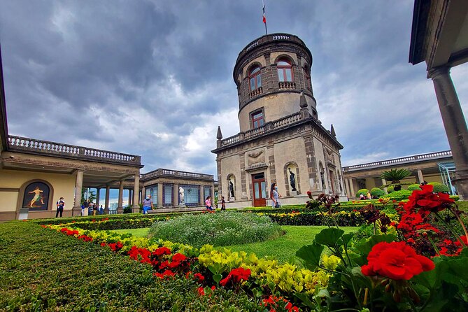 5 Hour Tour Through Chapultepec, Anthropology Museum and Castle - Exploring Chapultepec Park