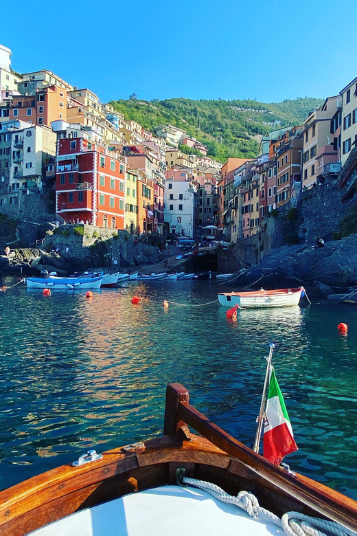 5 terre sunset group tour,Riomaggiore.Il Gavitello - The Experience in Detail  