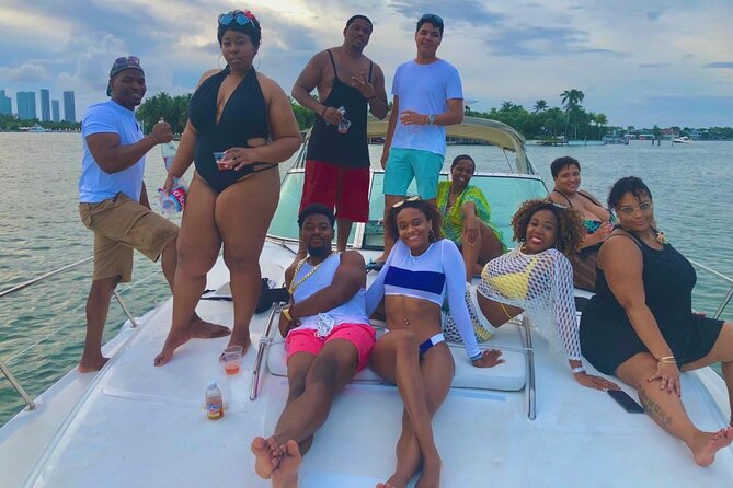 50ft Luxury Yacht Tour in Miami Beach Captain, Champagne & Party! - Customer Reviews