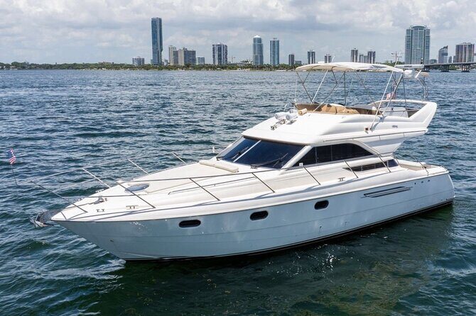 55ft 1 Hour FREE Miami Yacht Rental 3 to 6 Hours 13 People - Key Points