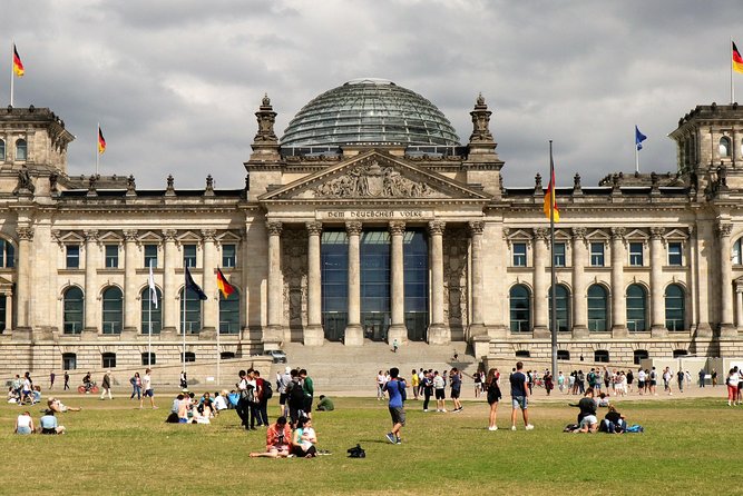 5hours: Guide, Chauffeur & Photographer in Berlin Private Tour - Inclusions and Amenities