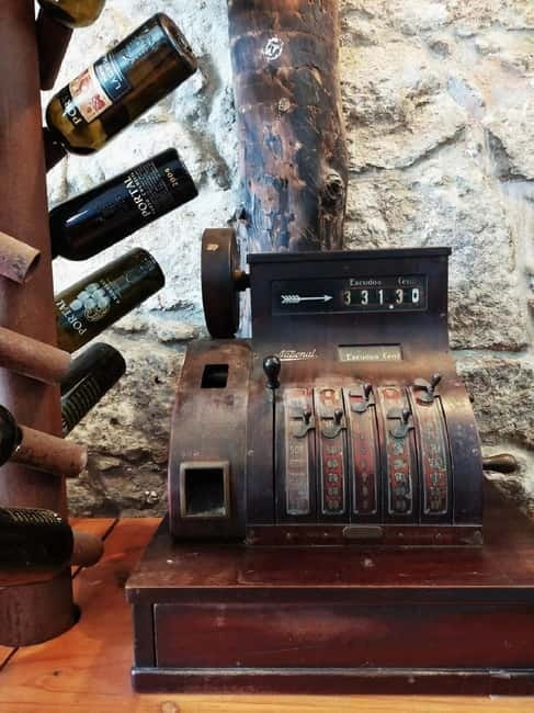 6 Bridges Cruise with 1 Port Wine tasting at Rodrigo's wine bar - What to Expect on the 6 Bridges Cruise