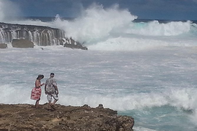 6-Hour Private Customized Luxury Convertible Tour of Oahus North Shore - Exploring Haleiwa Town