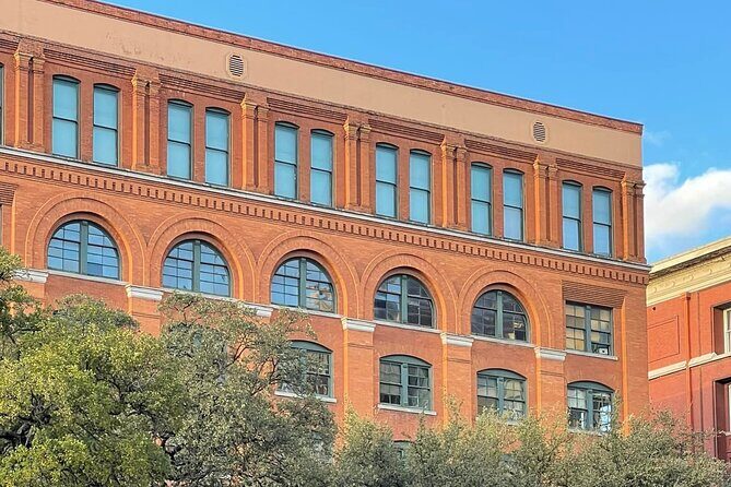 65 Minute JFK Assassination Walking and Van Tour - Why It’s a Good Choice