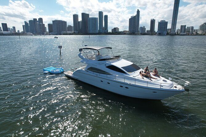 65ft Yacht Charter in Miami - Key Points