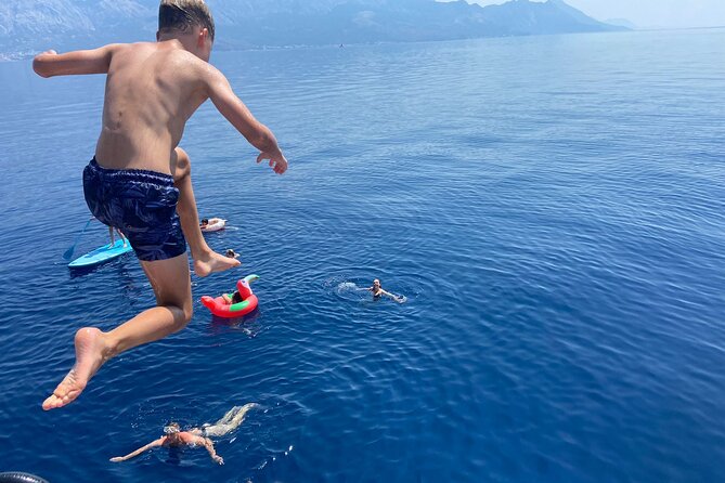 7-Day Guided Tour by Boat Around the Islands in Croatia - Meeting Point and Transportation