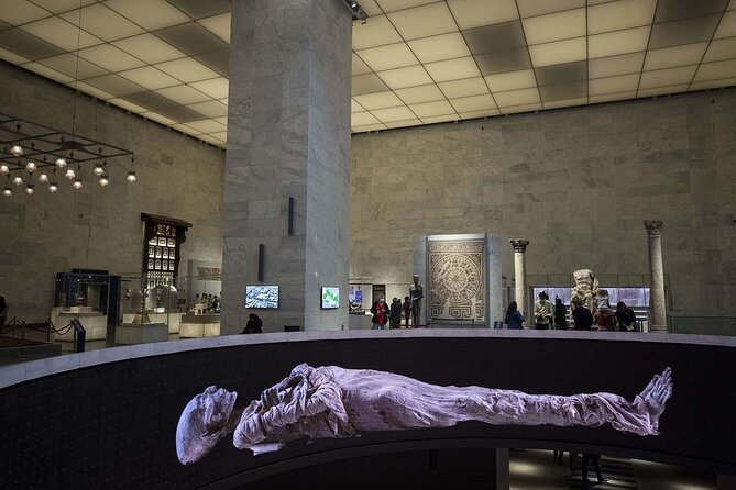 7-Hours Guided Tour to Giza Pyramids and Mummies Museum + Lunch - Included in the Tour