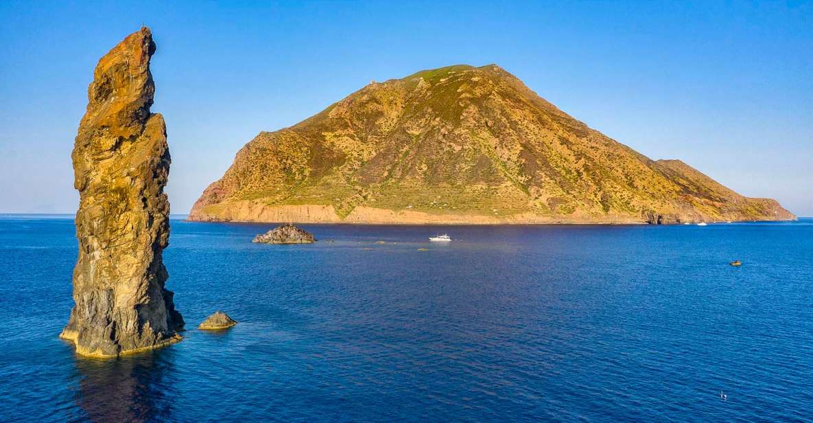 7 July: Mini-cruises to Alicudi, Filicudi and Salina - Exploring Alicudi