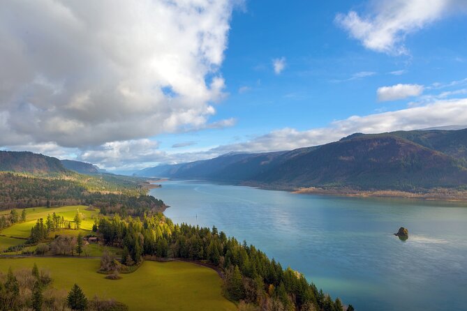 7 Wonders of the Gorge Cruise Review - Cruise Features and Highlights