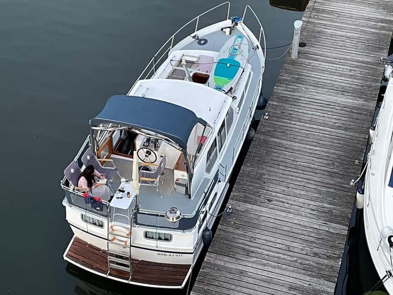 8h Private Wannsee Lake and Werder Yacht Cruise - Key Points