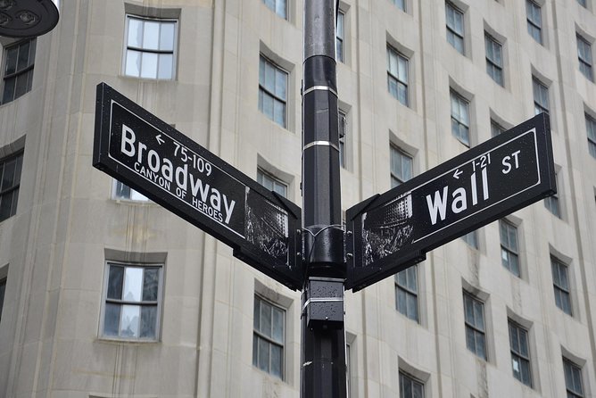 9/11 Memorial, Statue of Liberty and Ellis Island Guided Tour - Visiting the Statue of Liberty and Ellis Island