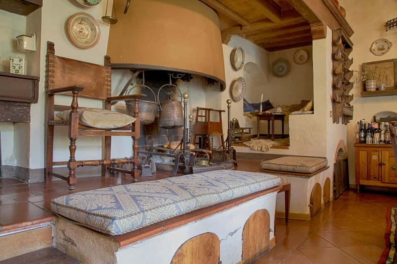 A 16th-century farmhouse between the Crete Senesi and Val d'Orcia, a tour through history and wine. - FAQ