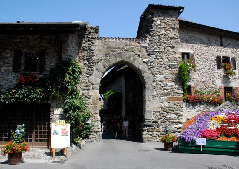 A Guided Tour of the Medieval Village of Yvoire - Pricing and Cancellation