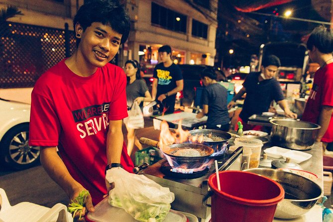 A Magical Evening in Bangkok: Private City Tour - Visiting Vibrant Marketplaces