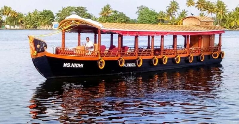 A Private Day Tour Through Alleppey, Marari, and Fort Kochi - Relaxing at Marari Beach