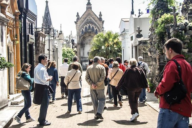 A Step Into History and Arquitecture Around Recoleta Cemetery - Renowned Figures Laid to Rest