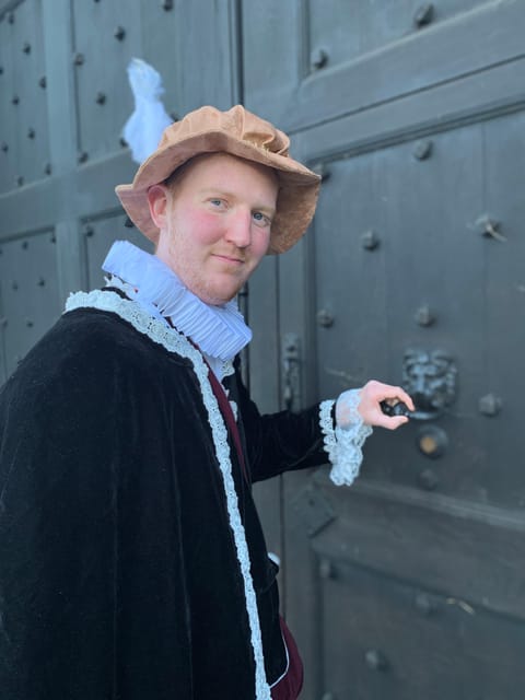 A Tour of Warwick With Queen Elizabeths Secret Lover - Character Immersion